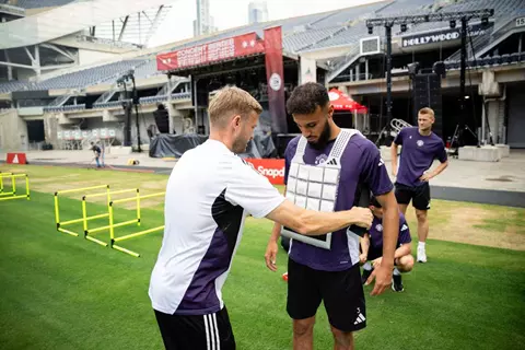 لم تظهر في كأس العالم للأندية.. سترات ثلجية للاعبي مانشستر يونايتد خلال جولة أمريكا (صور)